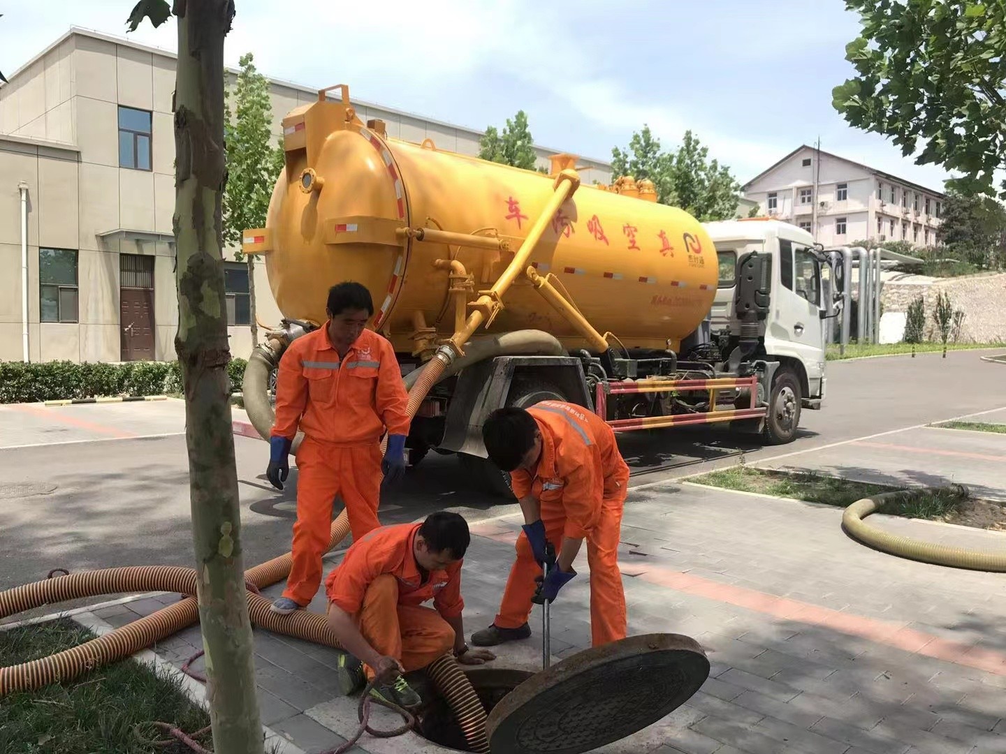 上思化粪池清理与5-8吨吸粪车施工效率分析
